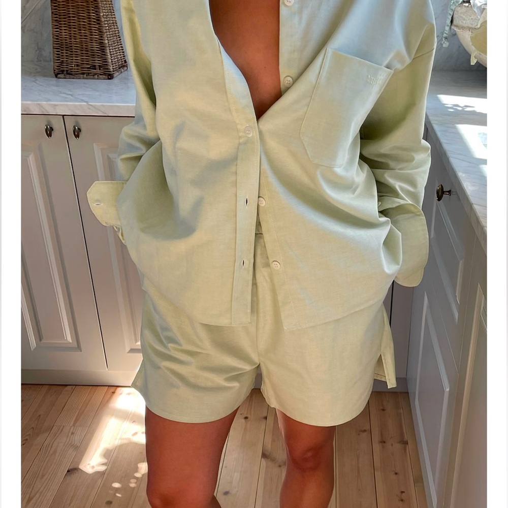 Djerf Avenue Breezy Shorts Green in Size Small